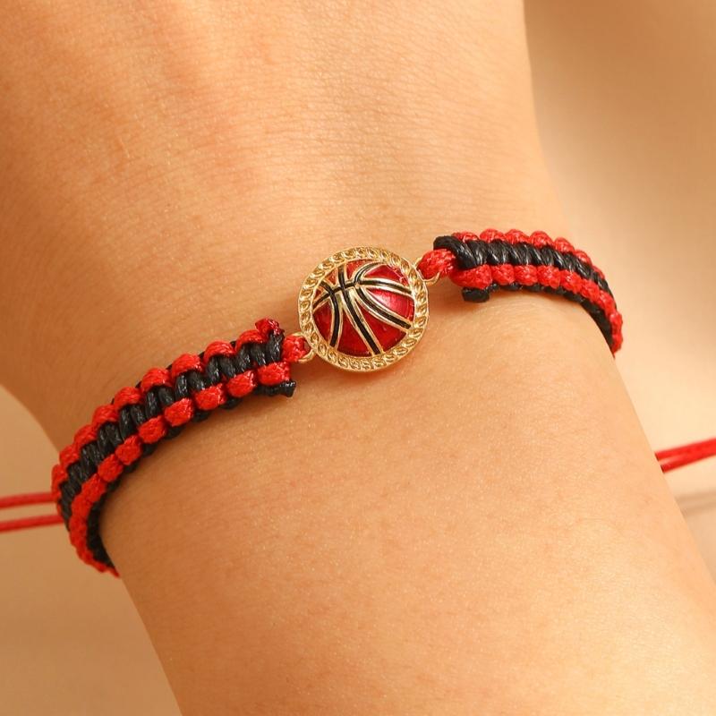 Handgefertigtes Sportarmband mit Motiven aus Fußball, Volleyball und Soccer für Fans und als Geschenk zu besonderen Anlässen