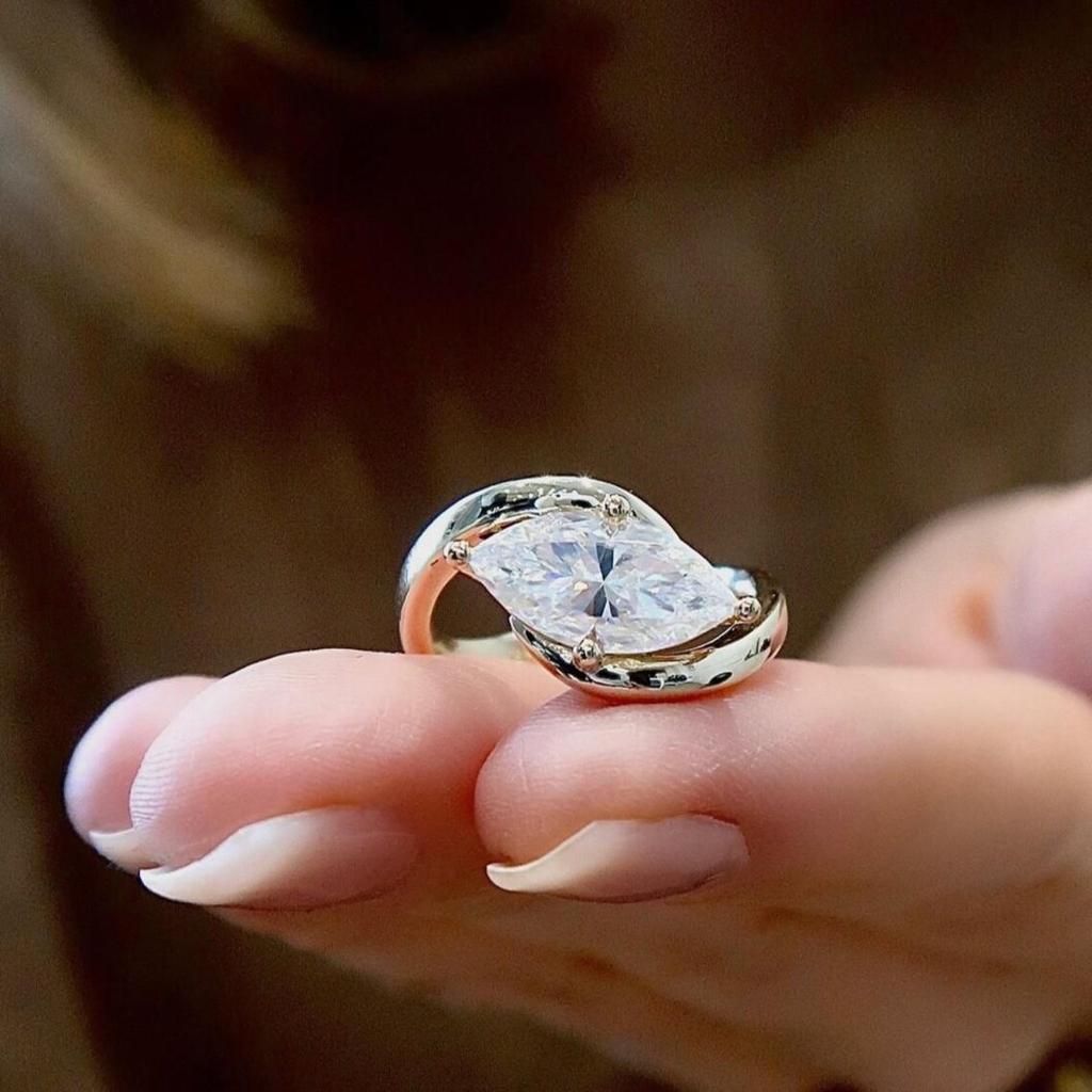 Anello di Fidanzamento in Moissanite Taglio Marquise con Certificato Anello di Matrimonio Solitario in Diamante Bypass 925 per Donna