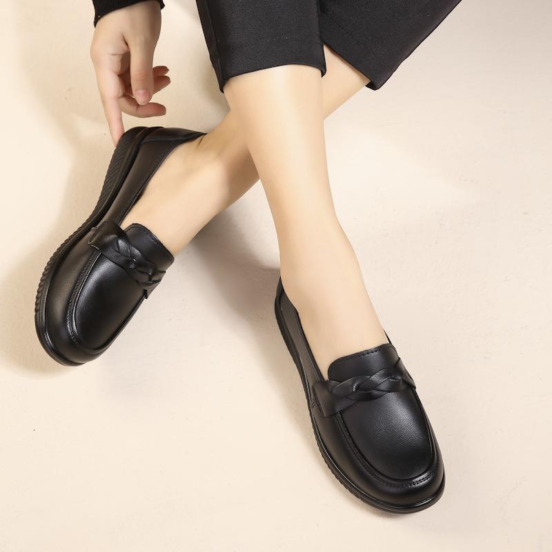 New Spring and Autumn Mother Shoes Single Shoes Leather Soft Sole Comfortable Middle-aged Leather Shoes Middle-aged and Elderly Women's Shoes Elderly