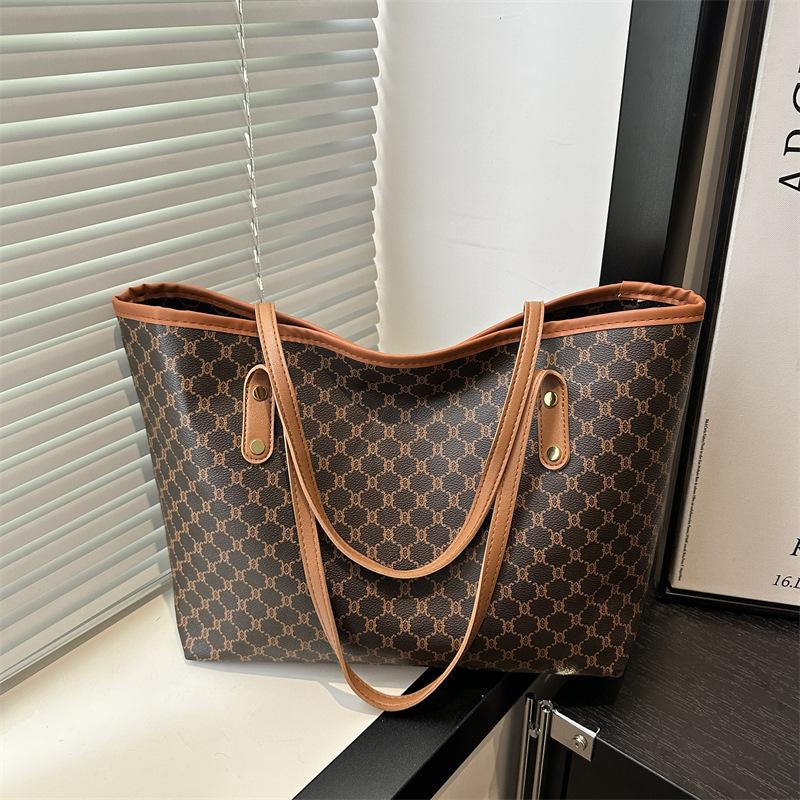 Large-capacity commuter retro tote bag women's new high-end handbag beautiful trendy shoulder bag underarm bag