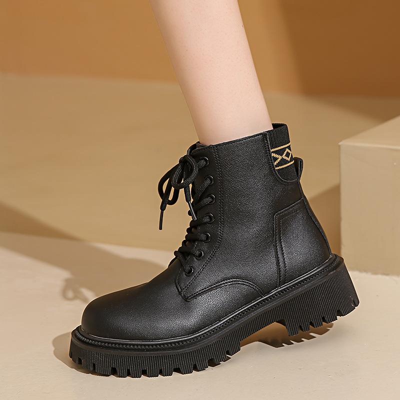 Large size Martin boots women's 41-43 spring and autumn wear fat feet wide explosion British style thick-soled lace-up locomotive short boots