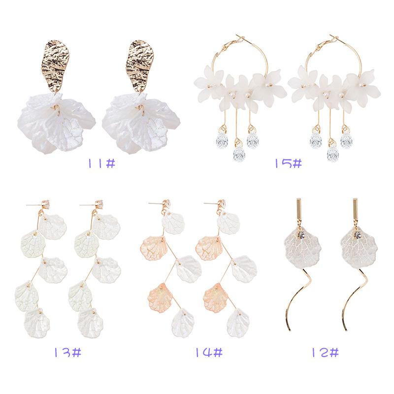 Temperament White Shell Petal Earrings, Small Personality Fresh Mori Flower Pearl Stud Earrings Female