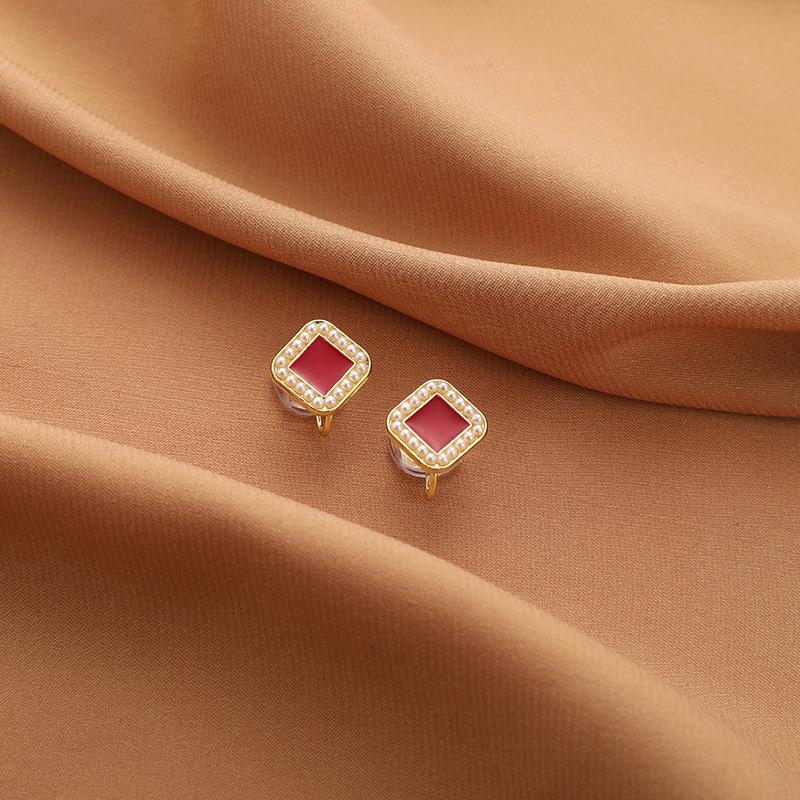Pearl Mosquito Coil Disc Ear Clips: No-Pierce, Elegant French-Style Earrings for Women