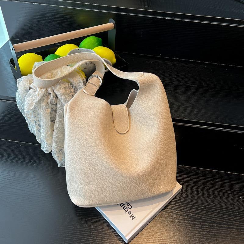 Large capacity casual messenger bag women's summer new fashion simple shoulder bag commuter bucket bag