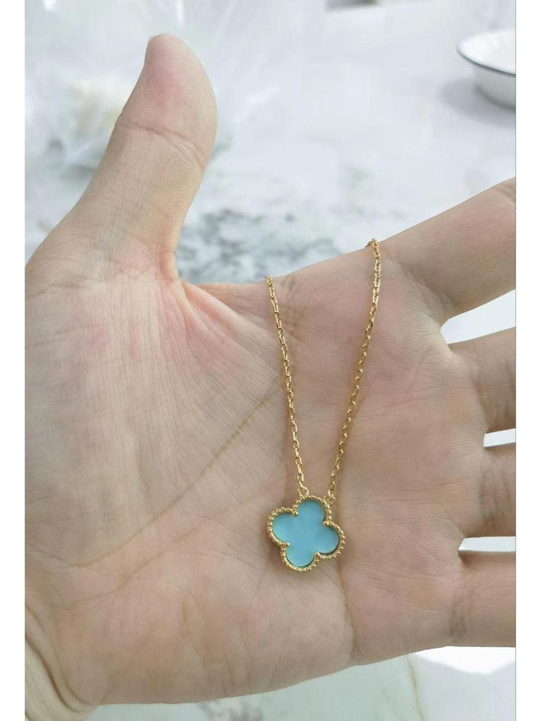 Halskette mit vierblättrigem Kleeblatt, 18 Karat vergoldet, mit Anhänger aus rosenrotem Chalcedon, Achat und weißem Muschelkern für Damen