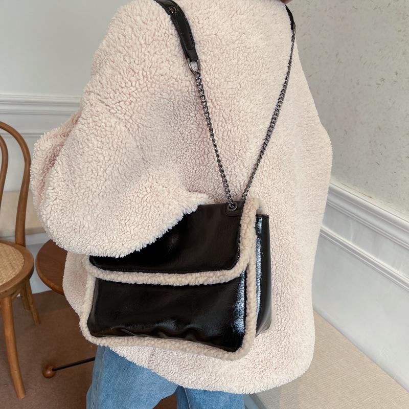 2025 Autumn and Winter Season Chain Stray Bag Plush High-end Niche Design Fashionable Versatile Shoulder Messenger Bag Bag