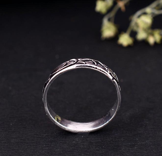 Handcrafted Arthritis Support Ring – Adjustable Silver Splint for Fingers, Therapy Jewelry for Joint Pain