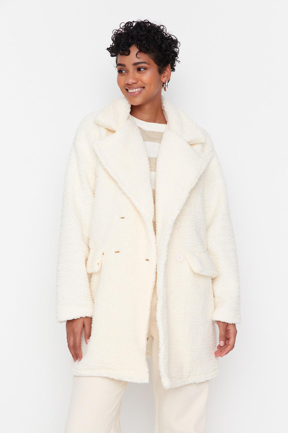 

Wide-Cut Ecru Oversized Button Fastening Plush Coat TWOAW23KB00102..