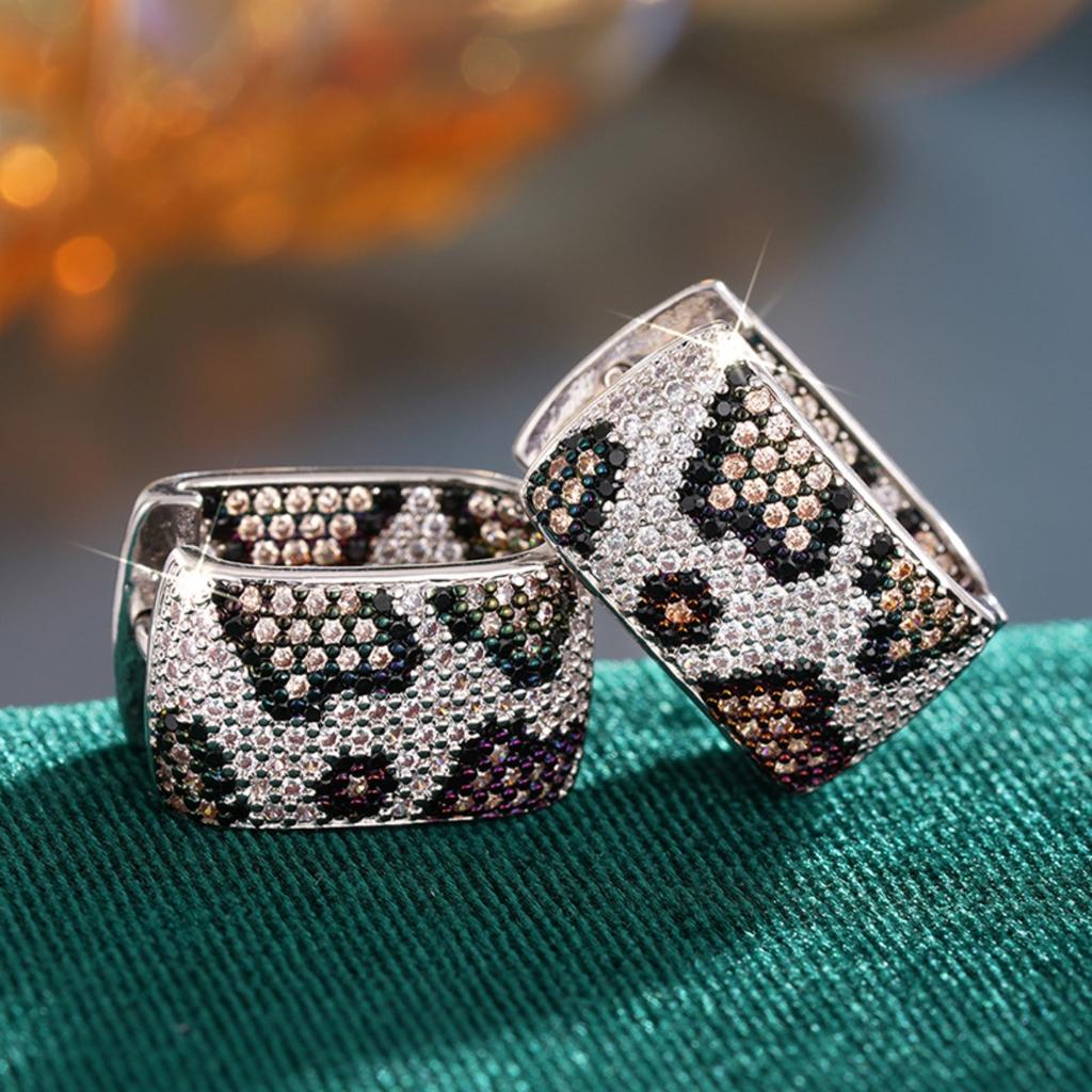 Pendientes Huggie con Estampado de Leopardo y Circonita Cúbica de Moda, Pendientes de Aro Multicolor Totalmente Incrustados con CZ para Mujer