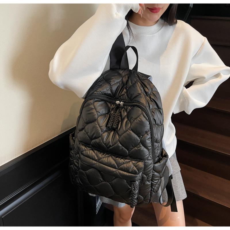 Simple Design Quilted Backpack Casual Daily Backpack for Women Lightweight Classic Style Ideal for School Travel Commute and Fashion Outfits