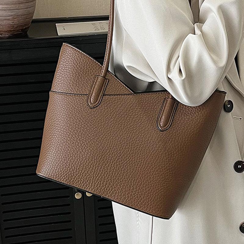 Large-capacity Tote Bag - A High-end Style Backpack Suitable for School or Commuting, with A Single Shoulder Strap.