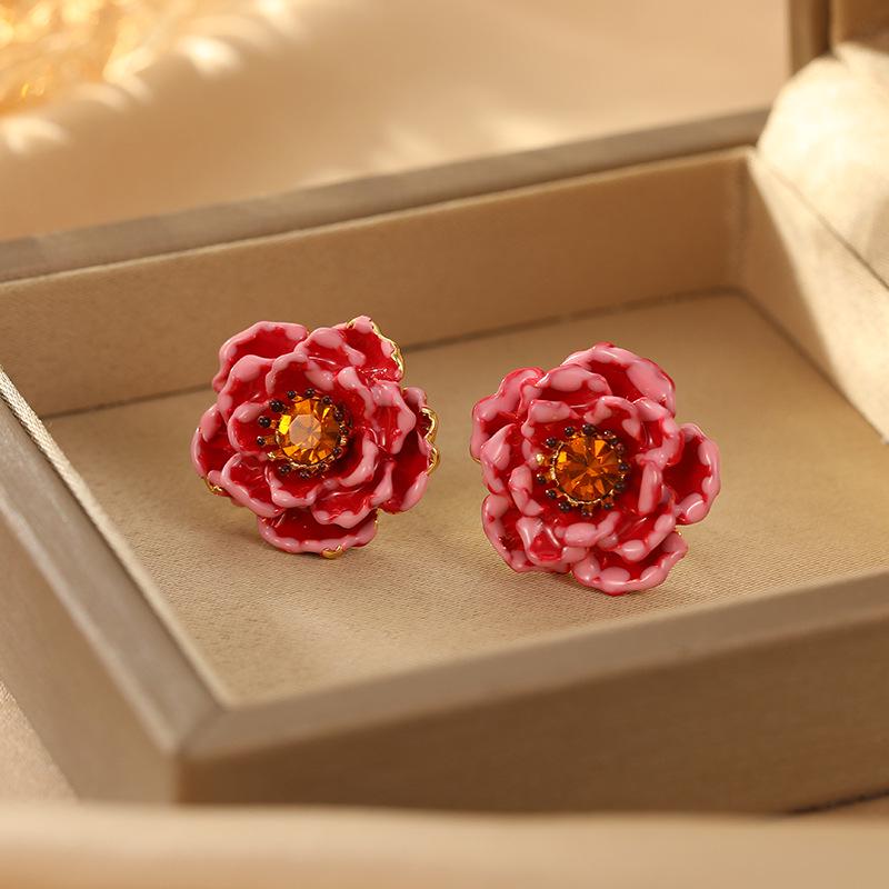 Elegant Retro Chinese Style Flower Stud Earrings with 3D Design