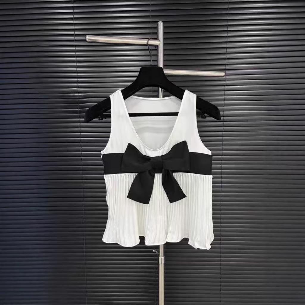 Spring 2026 Women s French White Satin V-neck Camisole with Black Bow and Pleats Small белый
