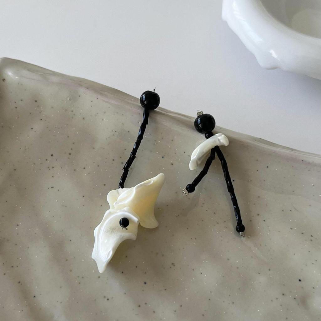 Women's Black Beaded Seashell Stud Earrings - Niche Cold Style Design, High-End Jewelry for Besties