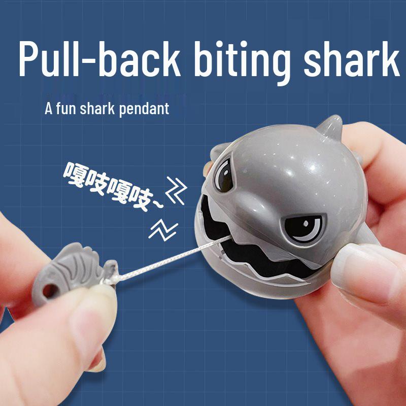 Biting Shark Pendant: Decompression Big Fish Eats Small Fish Keychain