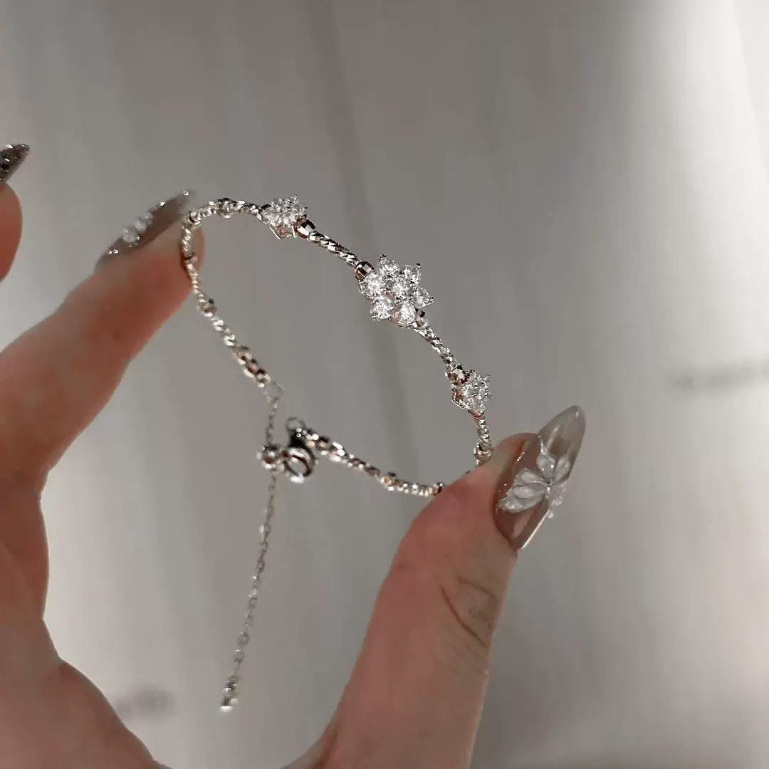 Изысканный браслет, шикарный эластичный браслет с цветком серебро белый