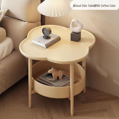 Comodino Minimalista Moderno Color Crema a Forma di Quadrifoglio con Superficie Curva e Vano Portaoggetti