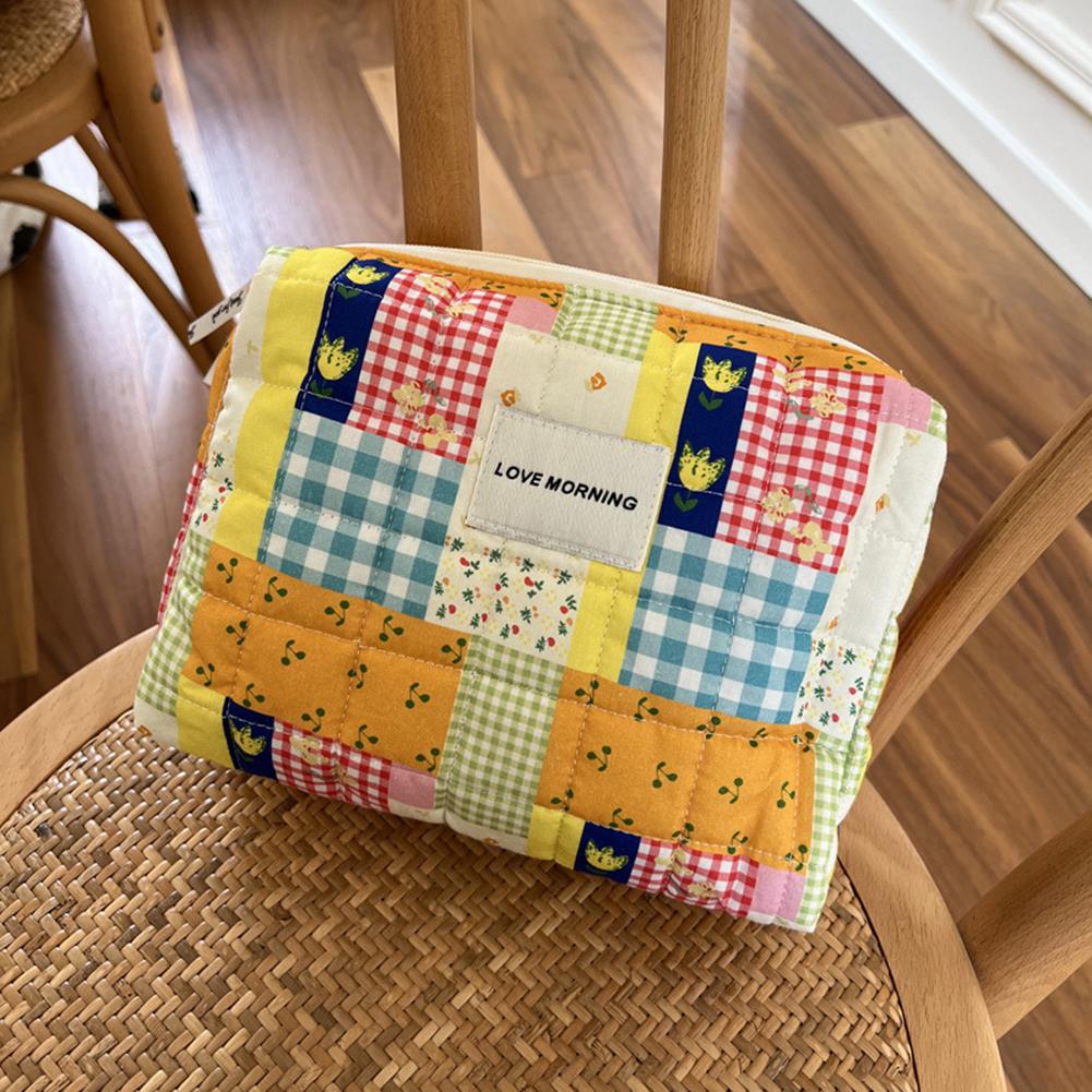 

Fashion Make Up Bag Large Capacity Quilted Toiletry Bag Portable Multi-function Casual Simple Soft Cute for Teenage Girls
