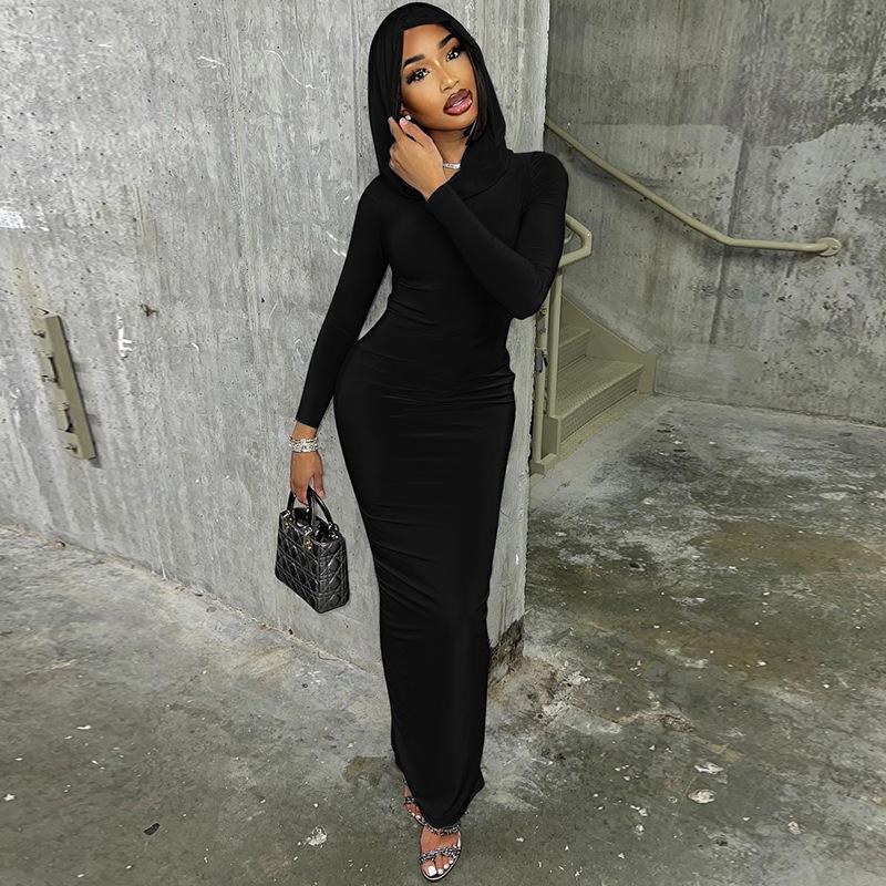 

Мода осени 2024 года: Женское облегающее платье с разрезом и капюшоном Small чёрный