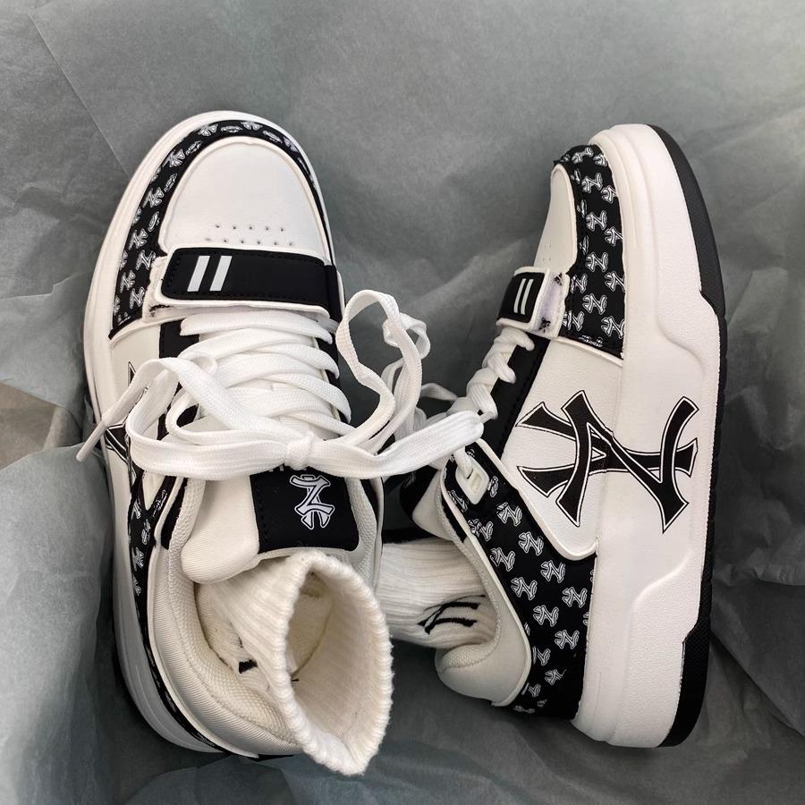 2025 Men's White Lightweight Versatile Thick-Soled Casual Sports Shoes