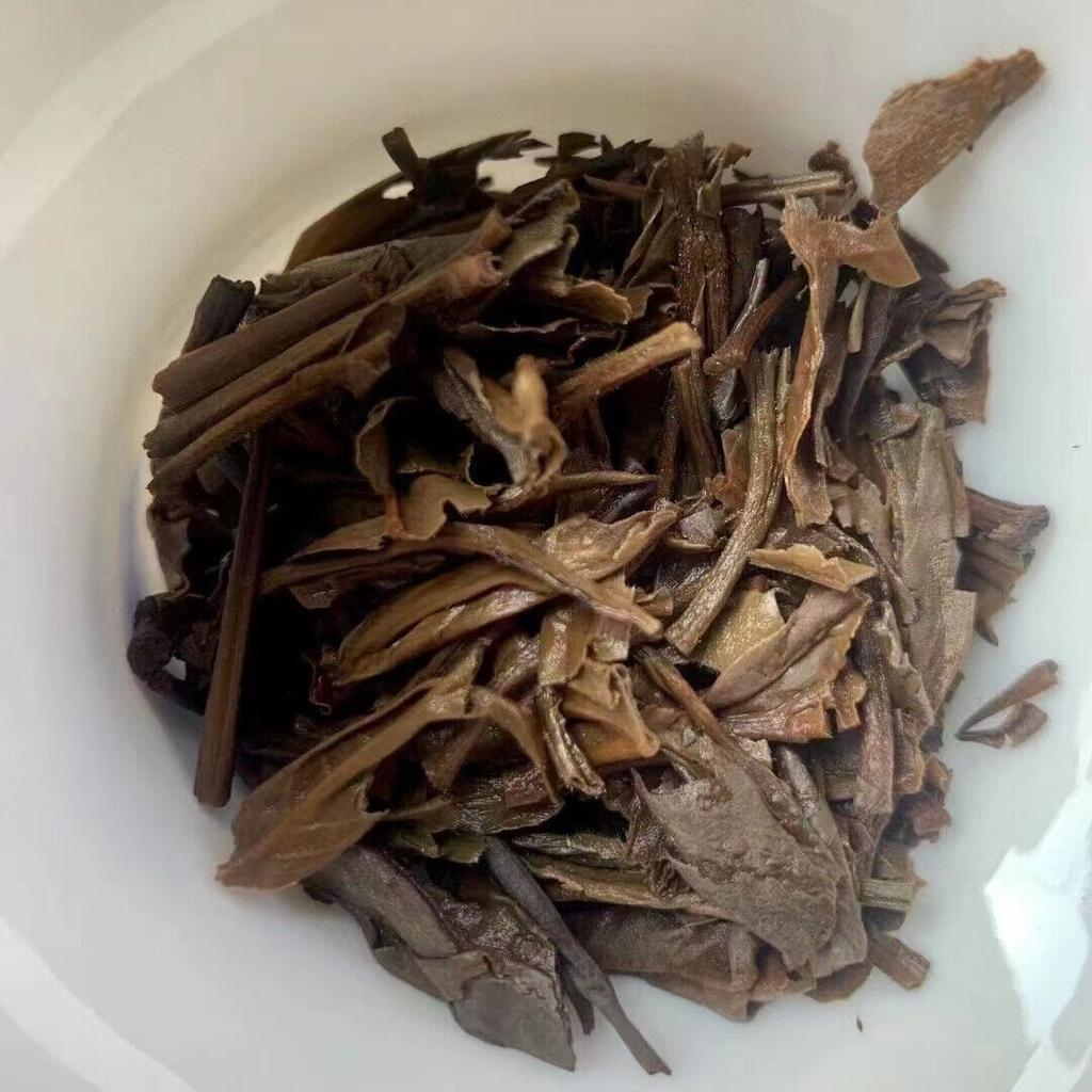 357g Yunnan Aged Pu-erh Raw Tea Cake 2006 Menghai Puerh King Old Pu'er Cake Tea