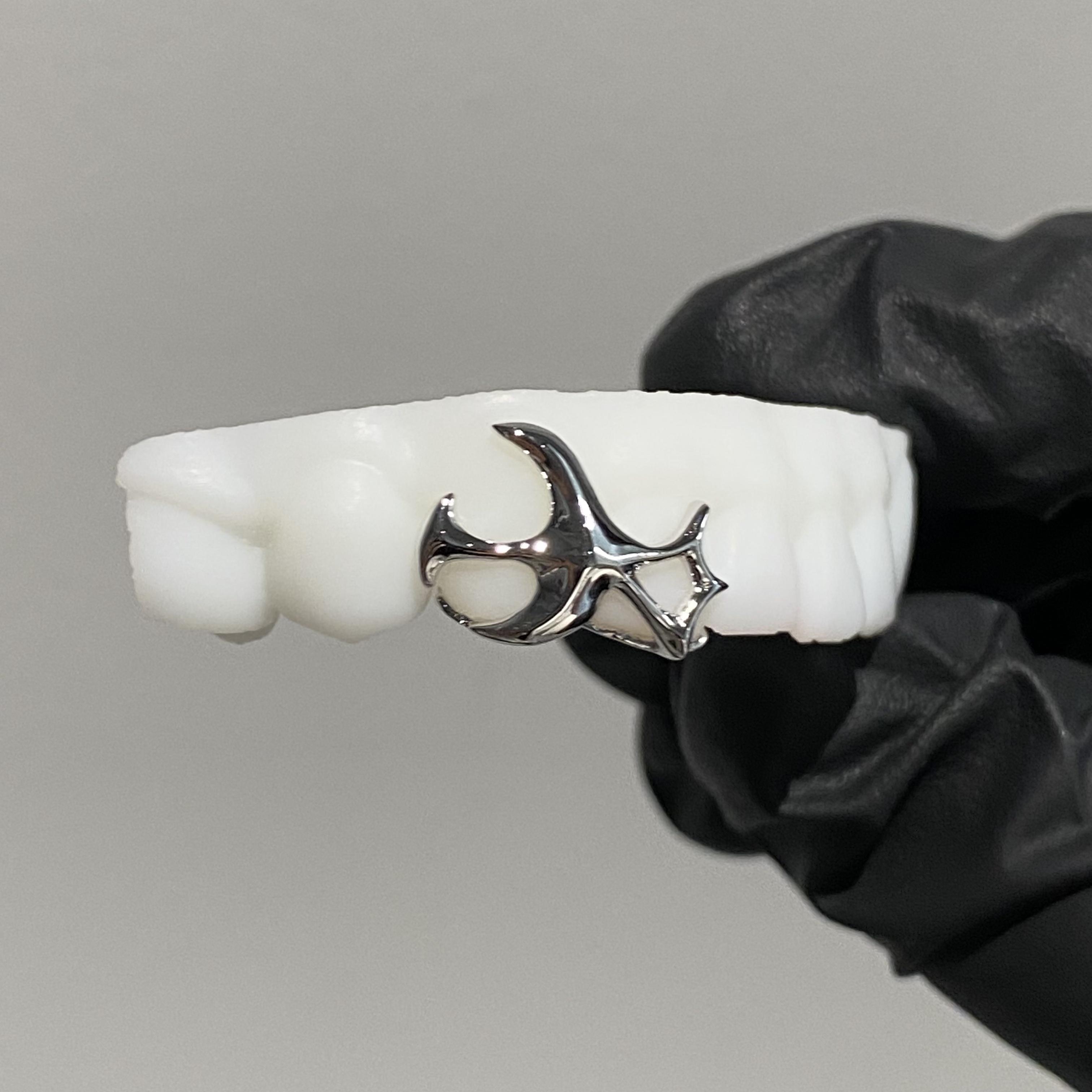 Pielāgoti Y2K 925 sudraba zobi Grillz