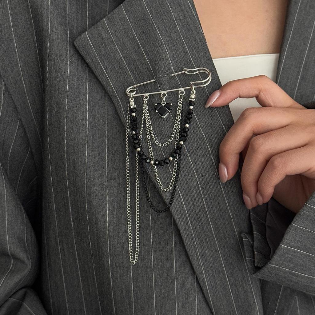 Exaggerated Personality Heart Multiple Chain Tassel Brooches for Women Fashion Imitation Pearl Brooch Suit Pants Bag Decoration