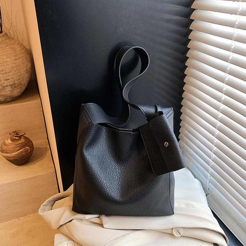 Versatile red bucket bag women's new fashion high-end single shoulder messenger bag wedding bag bridal bag