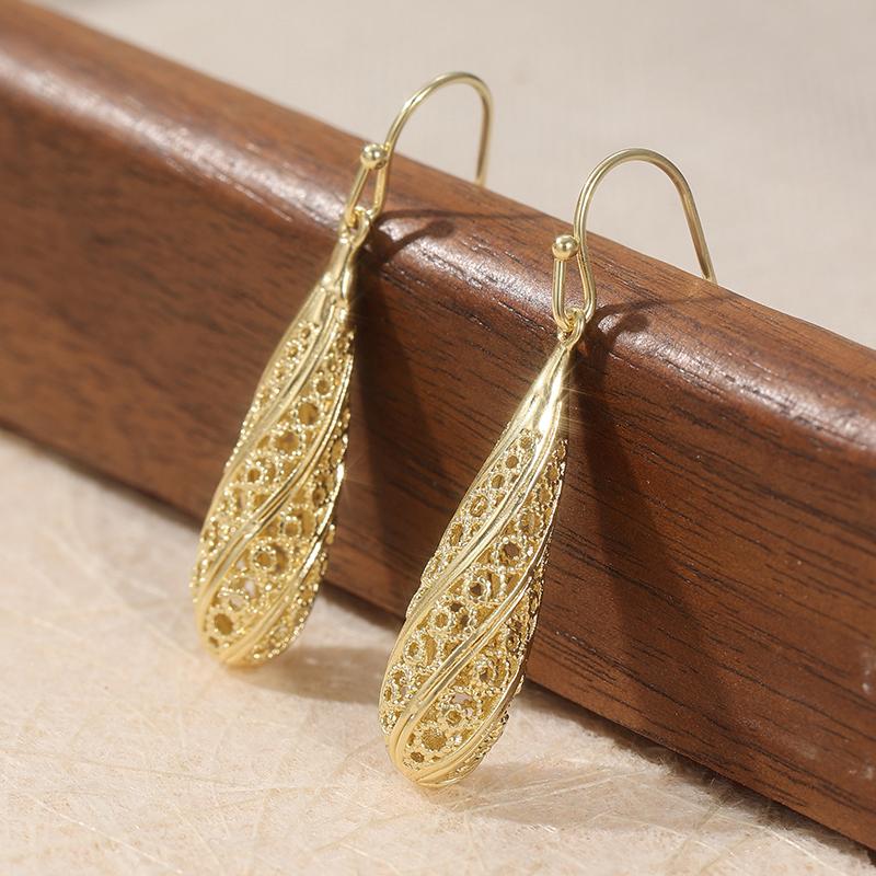 Exquisite Hand Carved Waterdrop Shaped Golden Plated Dangle Earrings for Women's Elegant Banquet Wedding Pendant Jewelry
