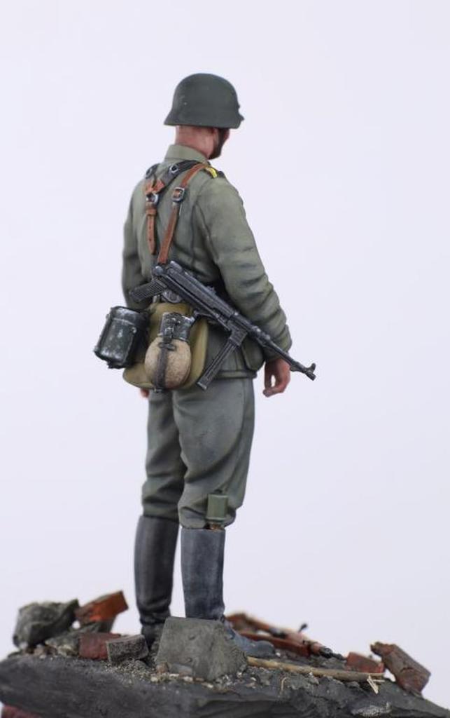 The Body WW2 22nd SS Volunteer Cavalry Division Maria Theresa Soldier 2 Resin Kit TBO35230 1/35 (person)