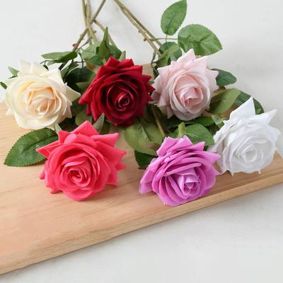 Decorațiuni pentru casă – Flori decorative şi coroane de flori