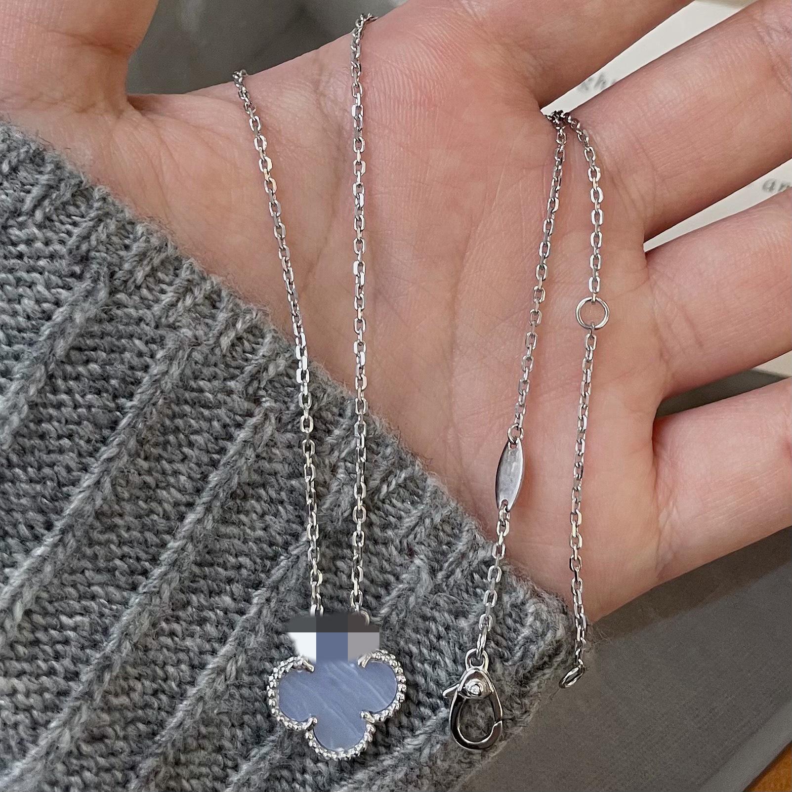 

Элегантный набор из браслета и колье из стерлингового серебра S925 с пятью цветками 925 Silver