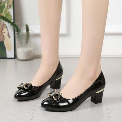 Fashion Fashion Sweet White Patent Leather Office Career Square Heel Shoes for Women Lady Casual Shoes