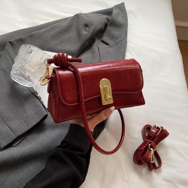 Simple And Trendy Shoulder Bag, Premium Messenger Bag, Commuter Baguette Bag, Retro Hand-Held Underarm Women'S Bag.