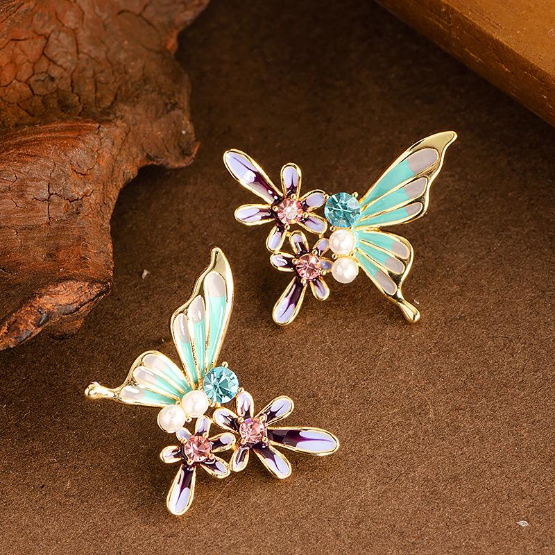 

Silver needle zircon pearl oil drop butterfly flower earrings Korean temperament light luxury stud earrings niche fashion versatile earrings