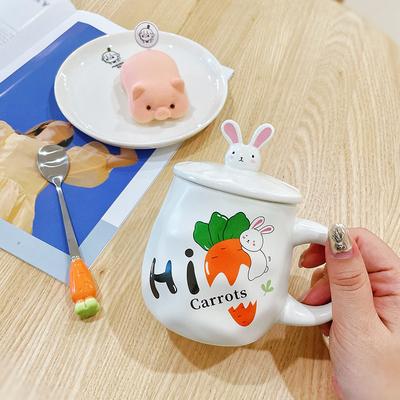 Kreative Karotten-Hase Keramiktasse mit Deckel Löffel für den Heimgebrauch Süßes und Schönes Mädchen Trinkt Wasser zum Frühstück