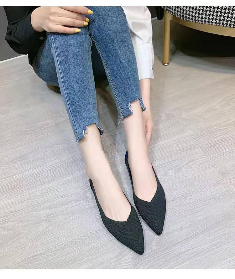 Classic Queen Women's Pointed Toe Fly-Knit Flats, Multicolor, Plus Size 41-43