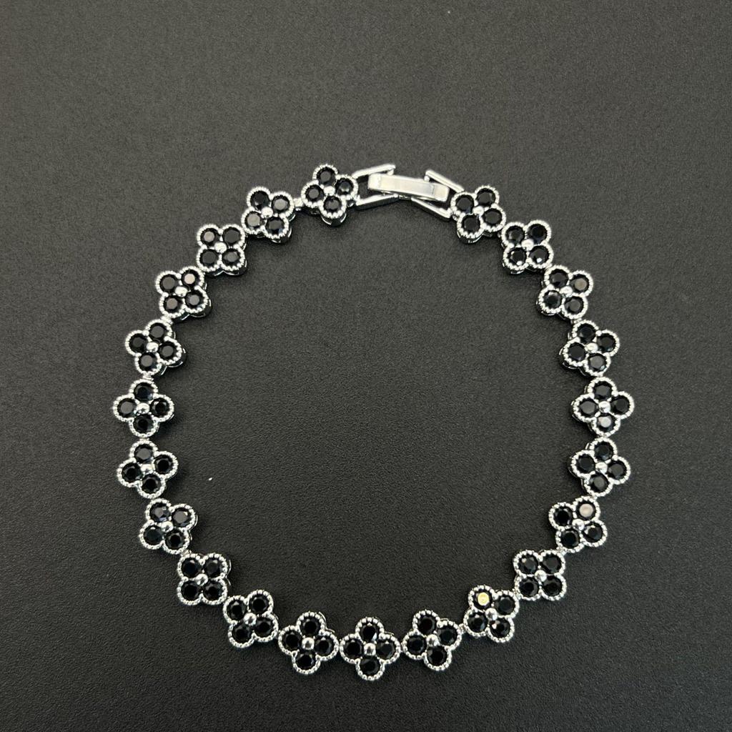 Four-Leaf Clover Zircon Diamond Luxury Bracelet - Colorful European & American Fashion Bangle