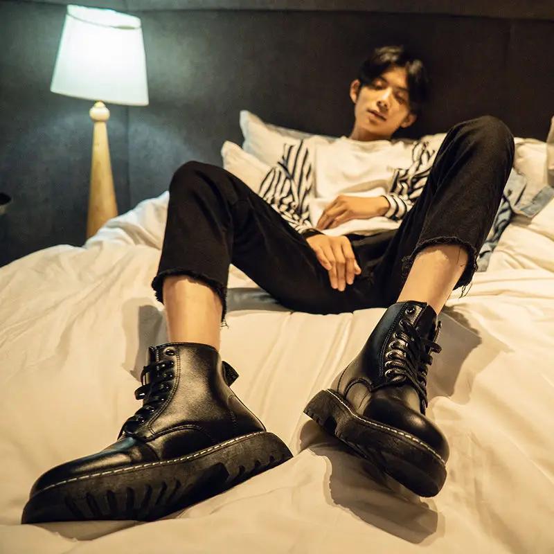 Neue schwarze Stiefel Herren Koreanische Version Mode Student Allround Mid-Top Stiefel Herren Wasserdichte High-Top Lederschuhe Herren