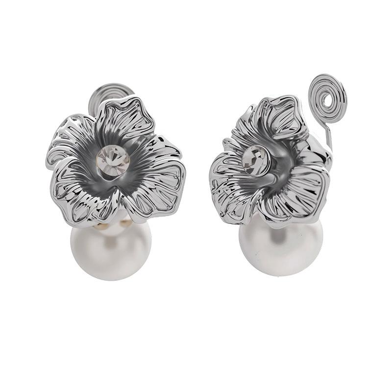 

Милые новые клипсы для ушей от комаров с металлическими цветами и имитацией жемчуга, серьги без проколов