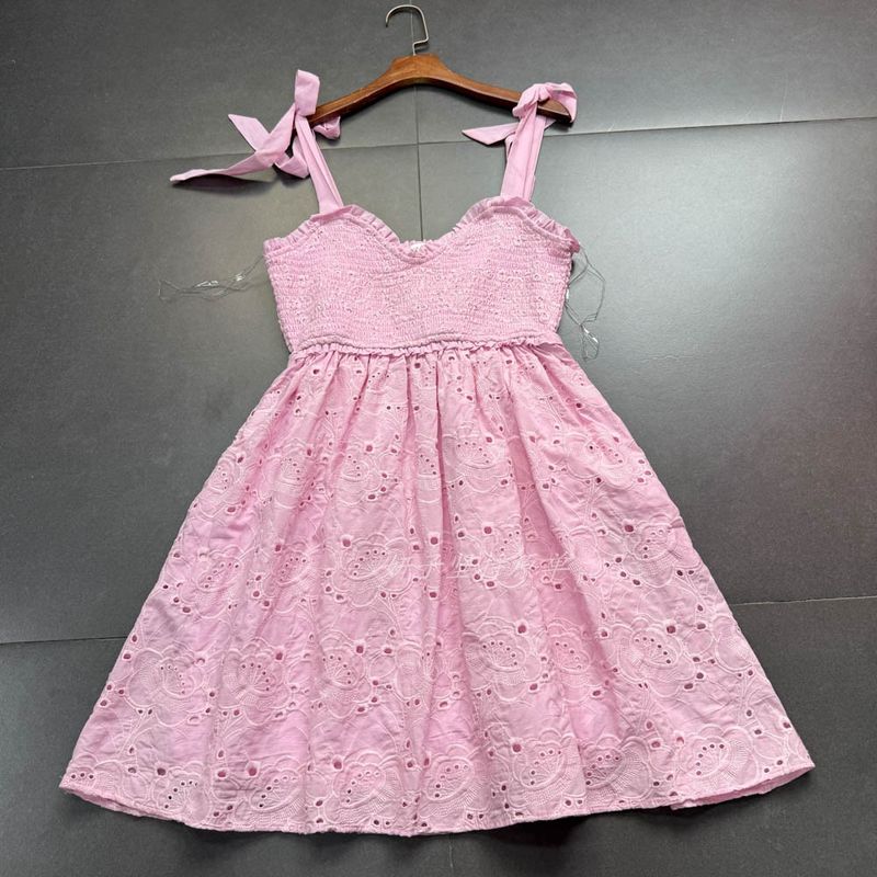 

Заказ внешней торговли Алтарь d s Home Синий Розовый Полая Вышивка Изысканная Коллекция Платье-слинг А-силуэта Мини-платье с расклешенной юбкой Pink Floral Slip Dress XS