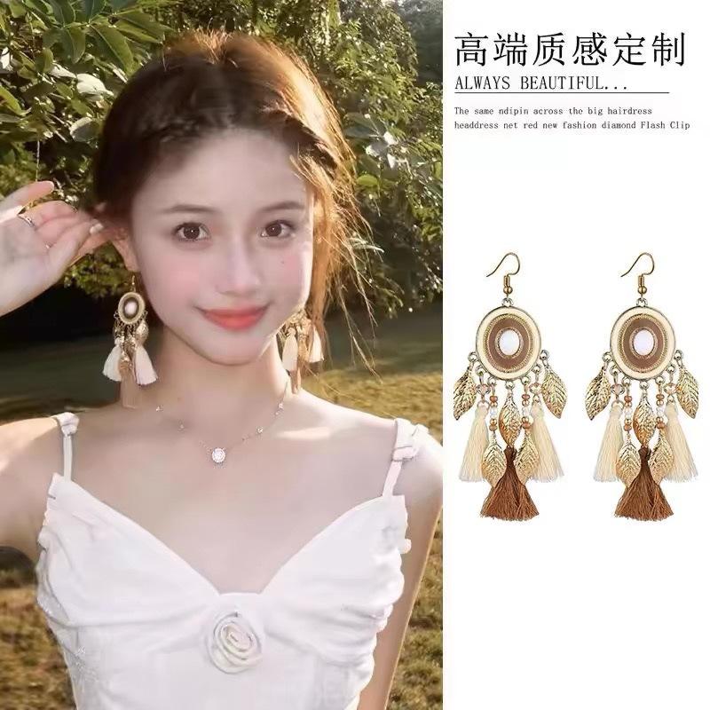 Retro Ethnic Style Feathers Long Ear Hooks Bohemian Vacation Style Earrings Earrings, Earrings, Personalized High-end Earrings Women