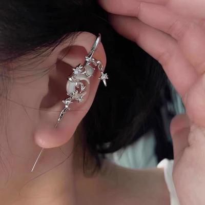 Mythe de la Lune Boucles d'oreilles Crochet d'oreille Goth Épée Boucles d'oreilles Punk Lune Aiguille Piercing Boucle d'oreille Étoile Boucles d'oreilles Bijoux d'Halloween Cadeau