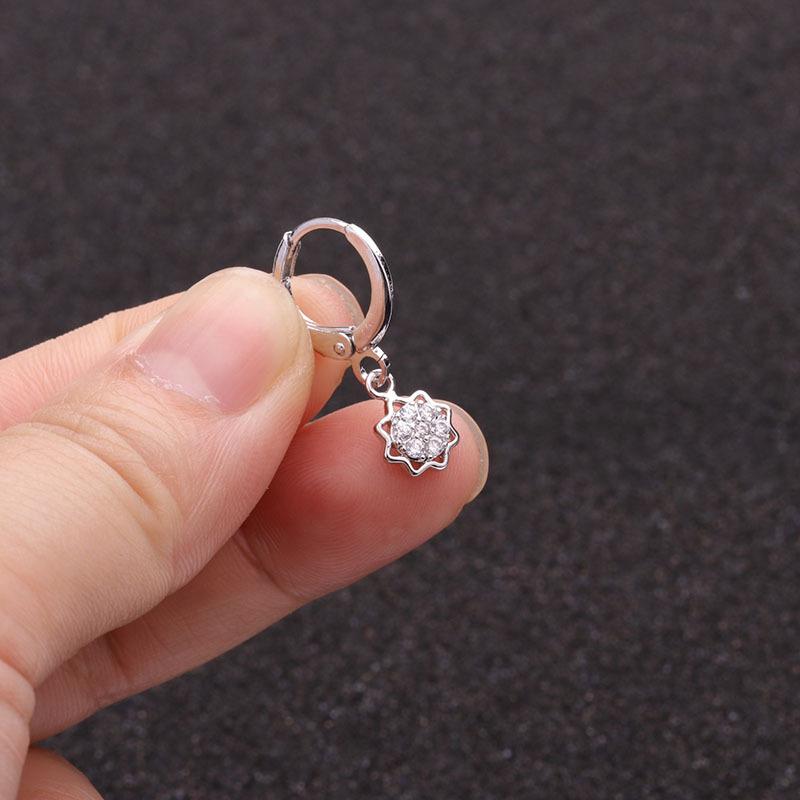 1Pc Simple Sunflower Pendant Cubic Zirconia Ear Tragus Personality Stainless Steel Cartilage Earring Piercing Jewelr