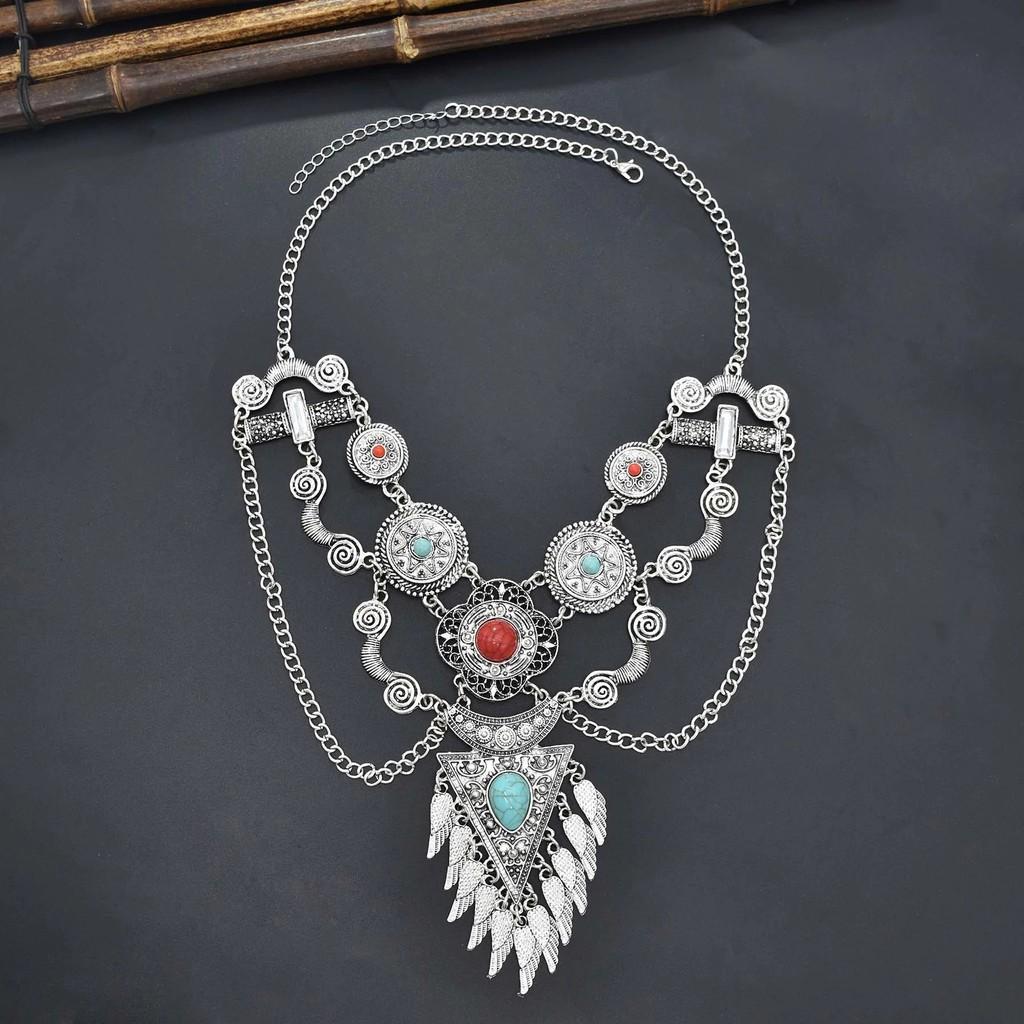 

Ethnic Vintage Alloy Necklace With Geometric Pendant And Water Wave Chain For Women срібний