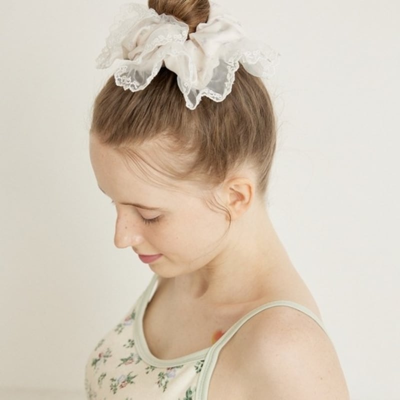 sweatsweet BIG LACE SCRUNCHIE - CREAM