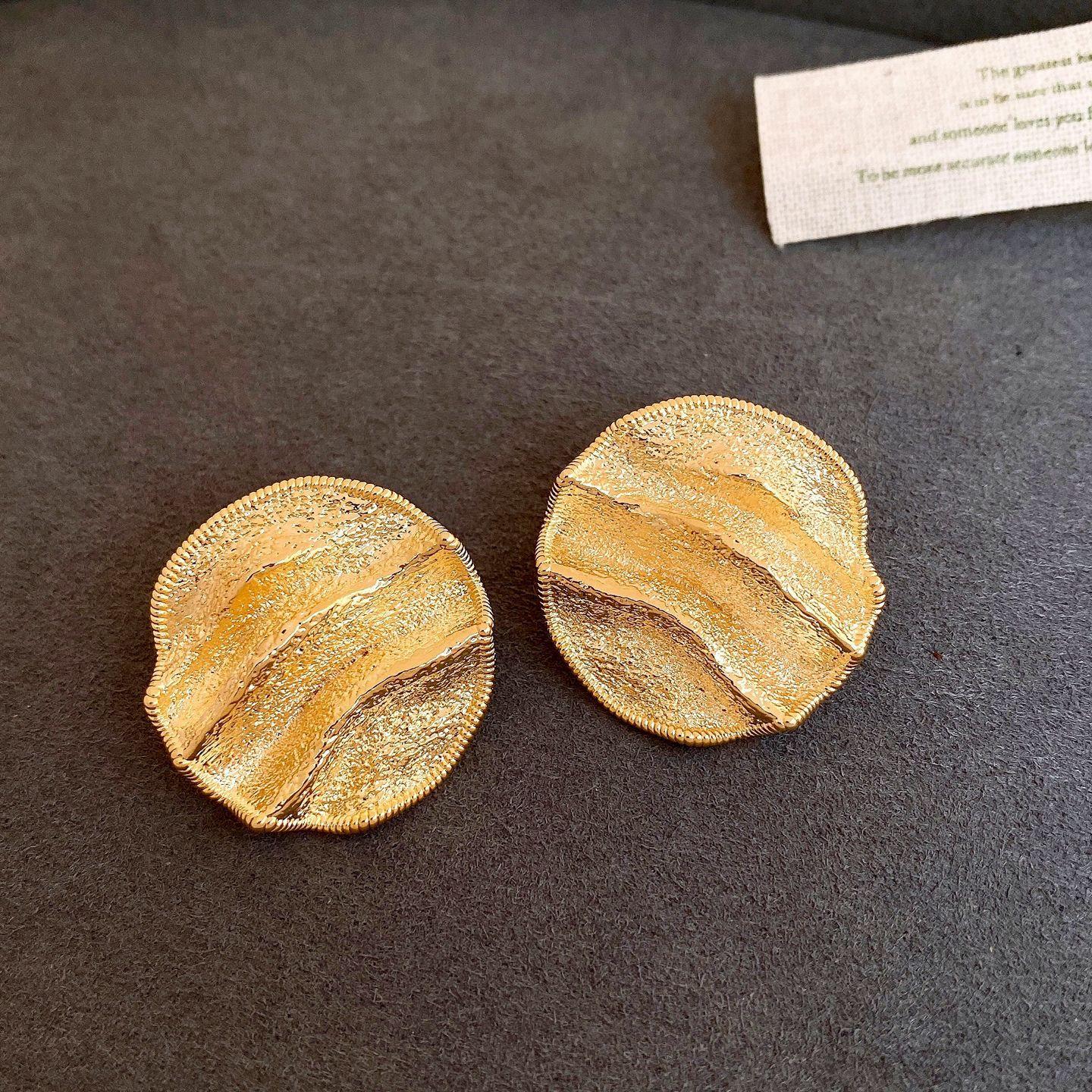 18k real gold electroplated European and American pleated geometric round earrings, stud earrings, personalized earrings, women
