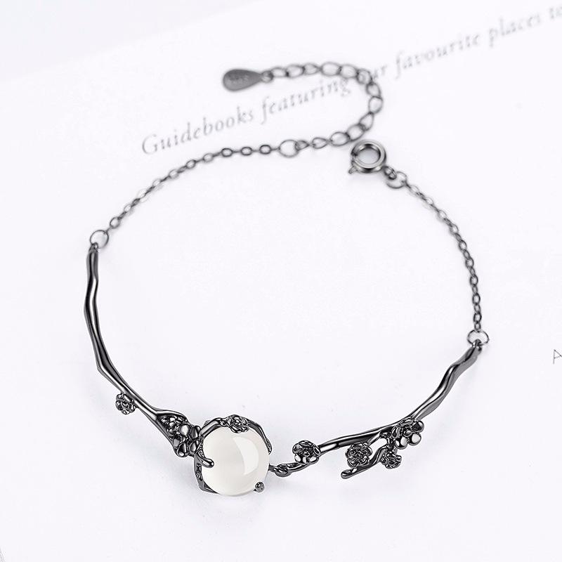 Kreativt Svart Plomme Armbånd Dame Smykker Personlighet Kunst Ferskenblomst Hvit Kalsedon Håndsmykker