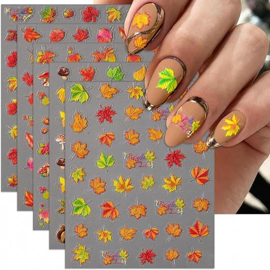Geprägte Herbst-Nagelkunst-Sticker, 5D Thanksgiving-Tag Nagel-Aufkleber, Selbstklebende Ahornblätter für DIY Herbst-Nagelzubehör Dekoration(5 Blätter)