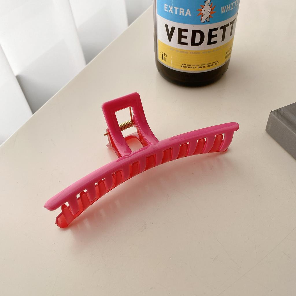 Beautifully Plastic Crafted Hair Claw Clips With Elegant Shapes And Vibrant Colors For Every Hairstyle Needs